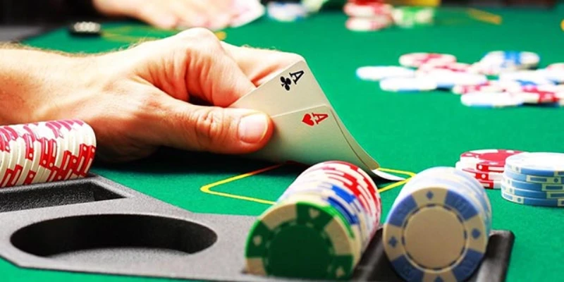 Đọc vị bài của đối thủ trong game bài poker là gì?